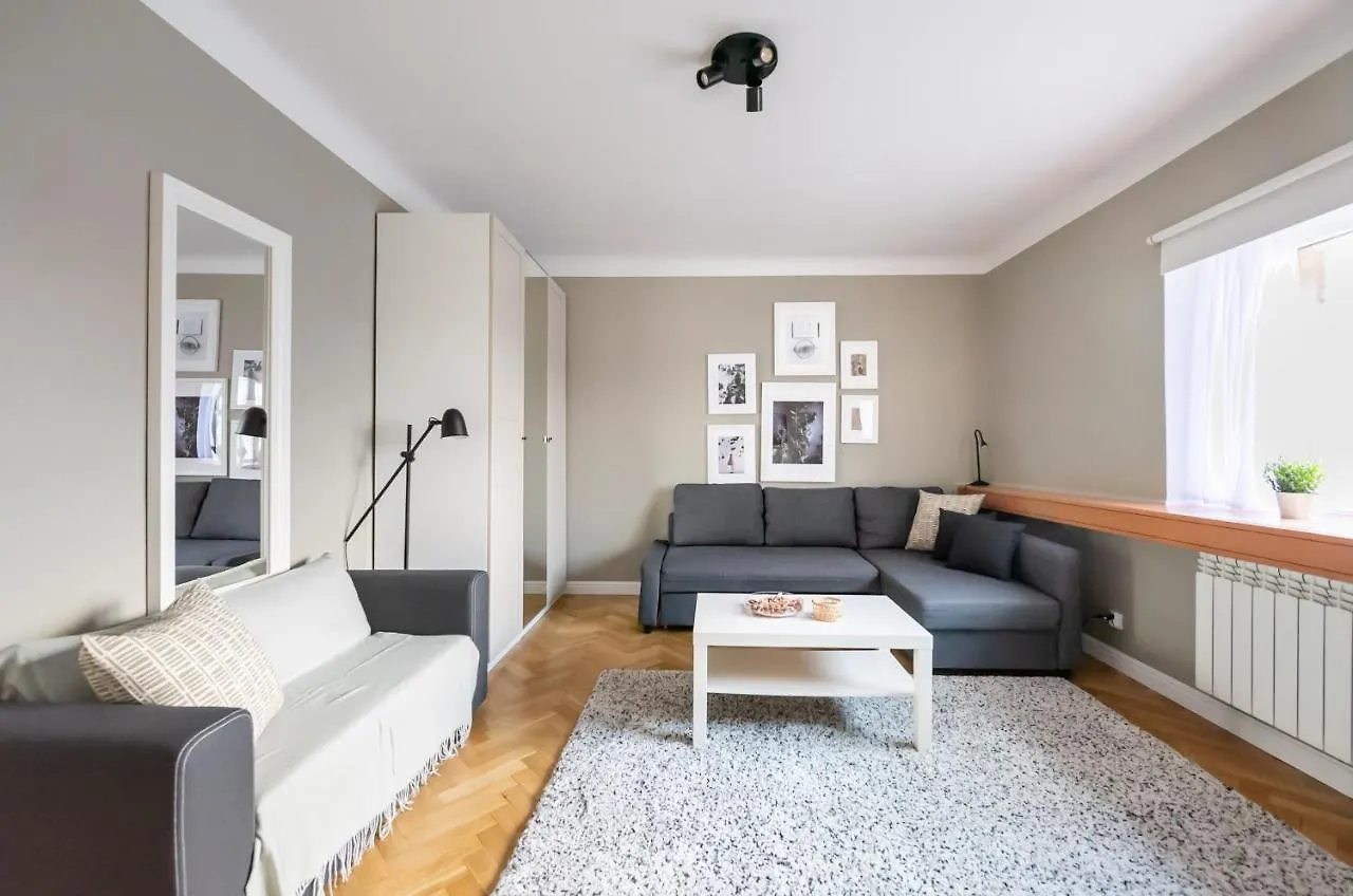 Metro Ratusz Arsenal Designer Studio location